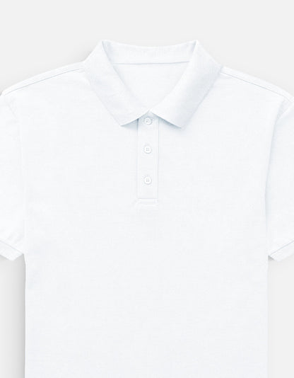 Color_White. Classic short-sleeved polo shirt with a structured ribbed collar and two-button placket. High-quality pique cotton fabric in a solid color, offering a sharp yet relaxed regular fit for a unisex smart-casual aesthetic.