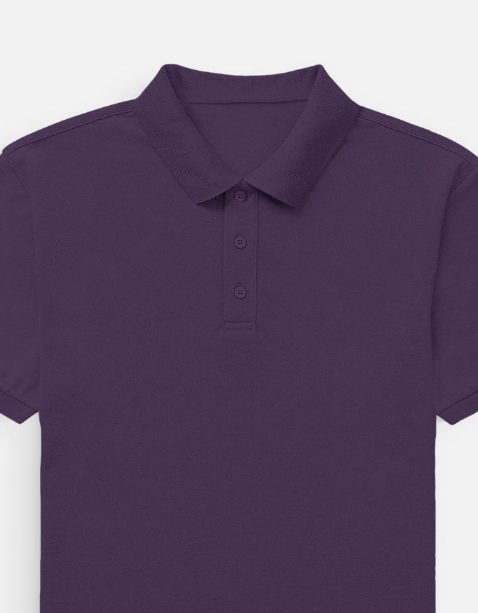 Color_Purple. Classic short-sleeved polo shirt with a structured ribbed collar and two-button placket. High-quality pique cotton fabric in a solid color, offering a sharp yet relaxed regular fit for a unisex smart-casual aesthetic.