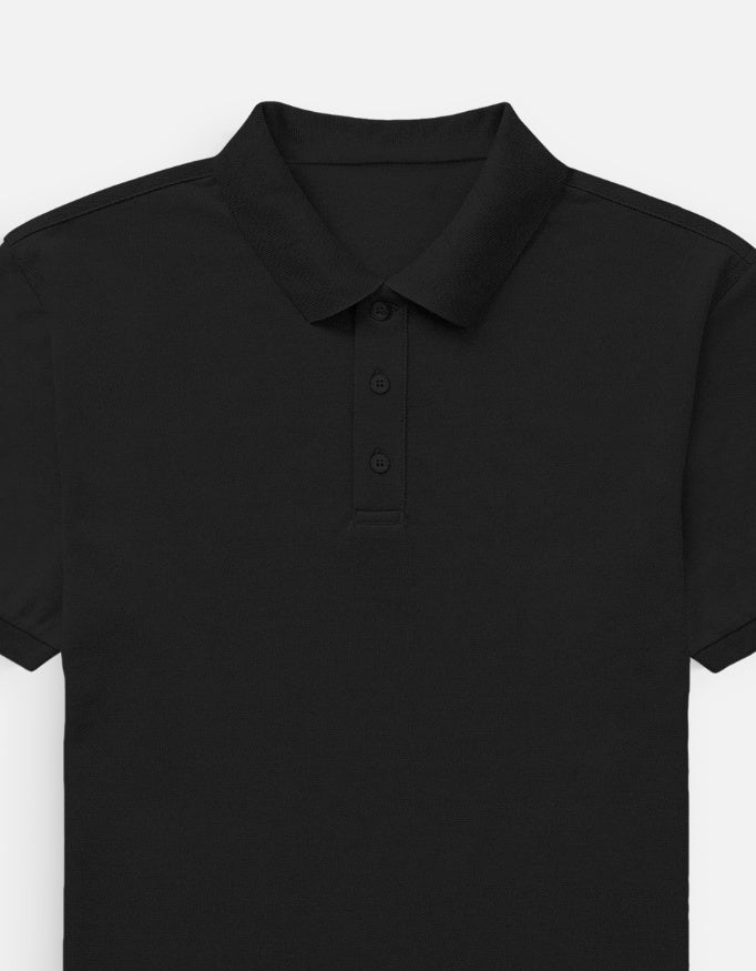 Color_Black. Classic short-sleeved polo shirt with a structured ribbed collar and two-button placket. High-quality pique cotton fabric in a solid color, offering a sharp yet relaxed regular fit for a unisex smart-casual aesthetic.